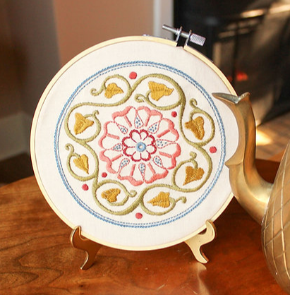 Avlea embroidery hoop kit Arcadian Rose